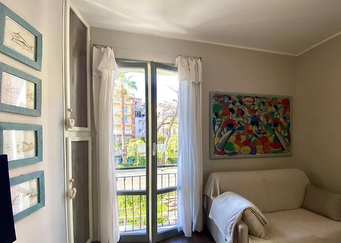 B208 - Grazioso A Due Passi Dal Mare 阿尔玛·迪·塔吉亚